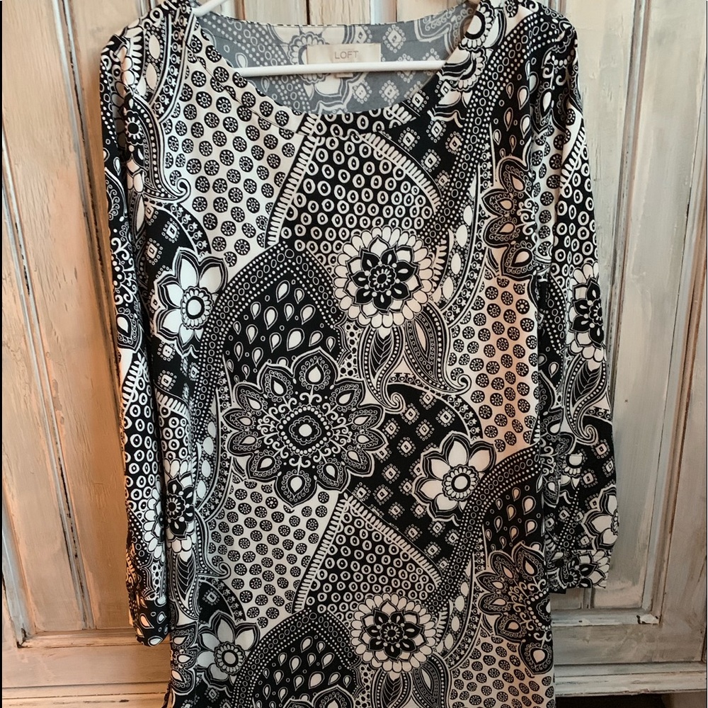 LOFT Black and White floral print shift dress